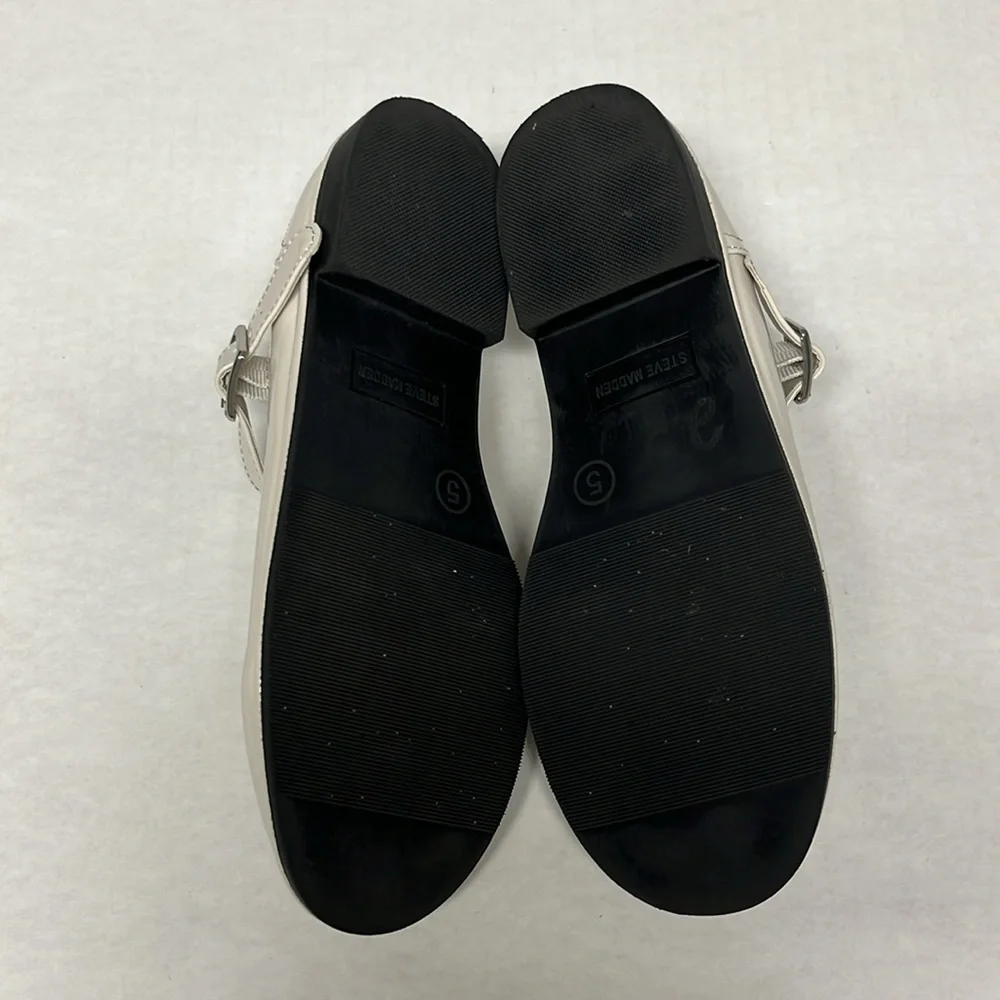 Steve Madden Jkenny off white patent leather Mary Jane dress shoe flats sz 5
